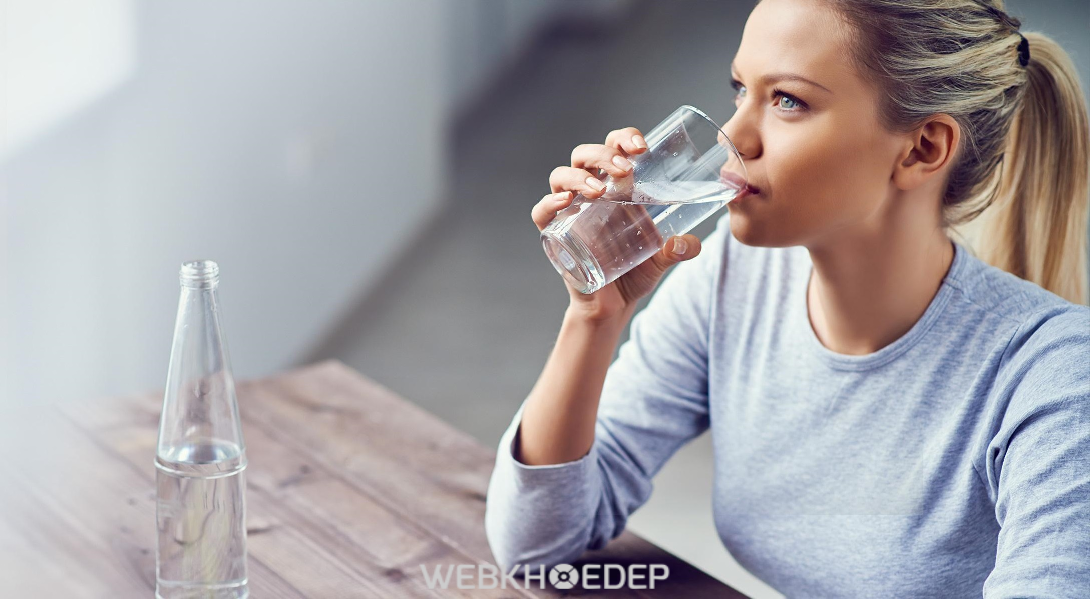 Uống đủ nước mỗi ngày để gia tăng trao đổi chất và giúp giảm cân nhanh chóng