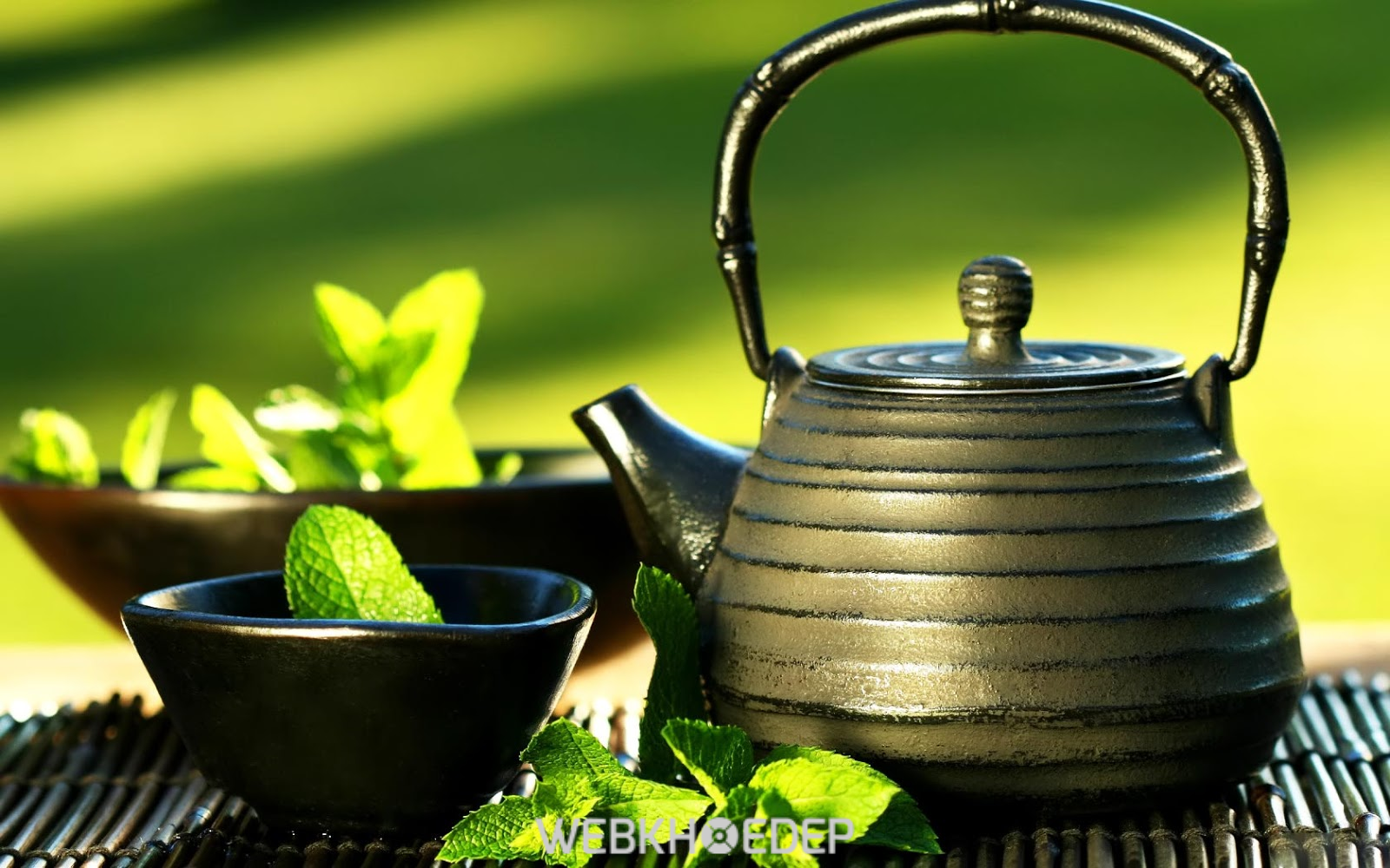 Một cách giảm cân hiệu quả là uống trà xanh. Trong trà xanh có hợp chất giúp thải độc, tăng cường sức khỏe và làm vóc dáng trở nên thon gọn