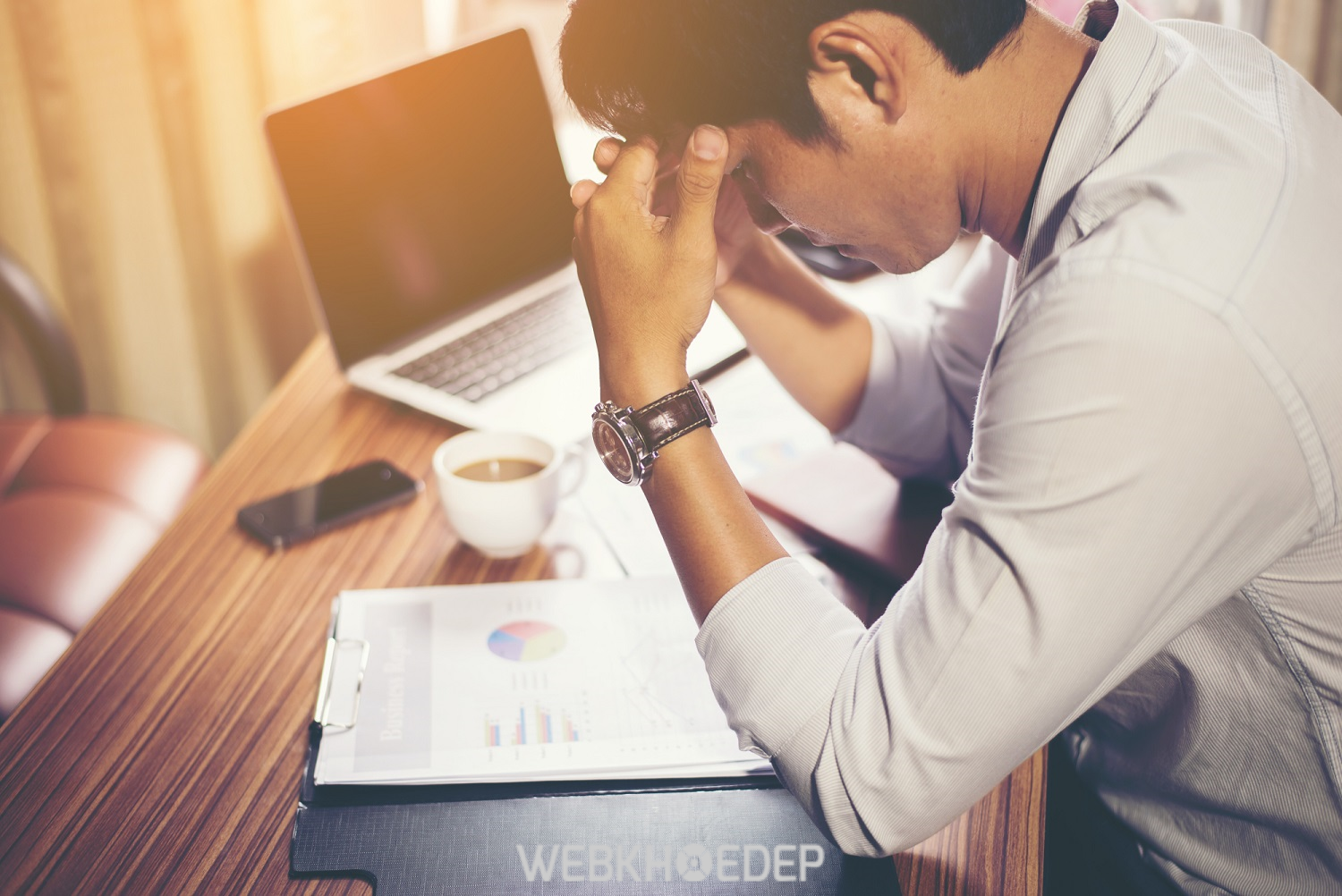Stress nặng, kéo dài có thể khiến người bệnh kiệt sức, mệt mỏi, không còn tinh thần làm việc