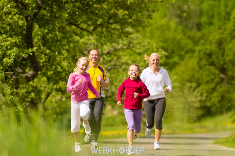 Uống thuốc đều đặn và luyện tập thể thao để cải thiện sức khỏe