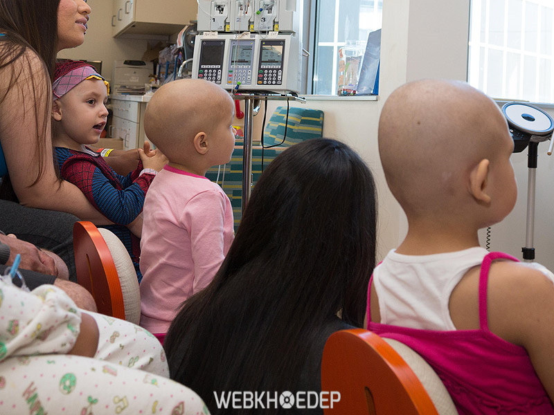 Trẻ em bị mắc ung thư đang được điều trị