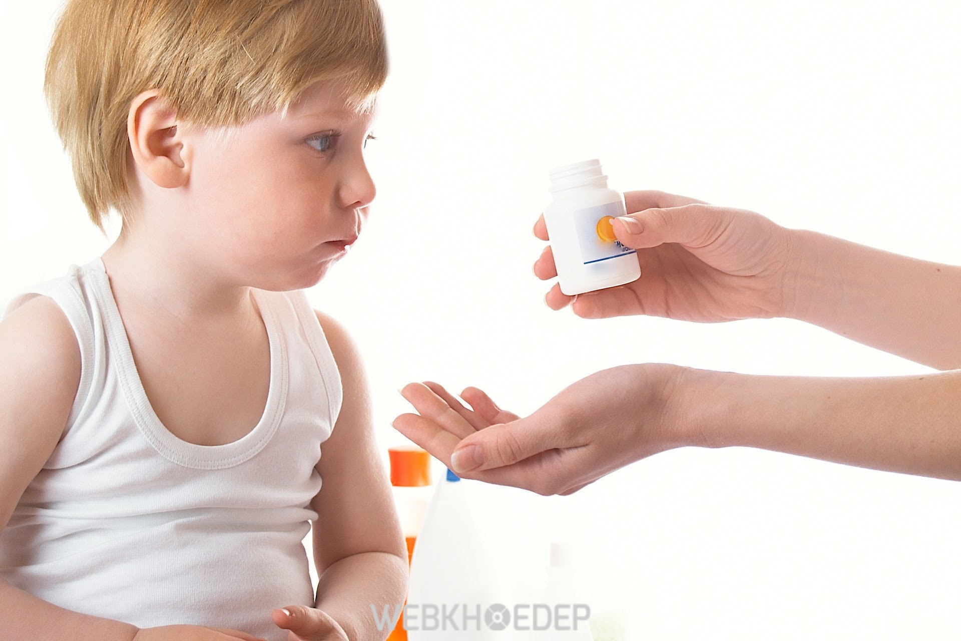 Các bé có những triệu chứng nghiêm trọng nhưng không phản ứng với liệu pháp, được cho phép sử dụng thuốc methylphenidate liều lượng thấp, hoặc giả dược