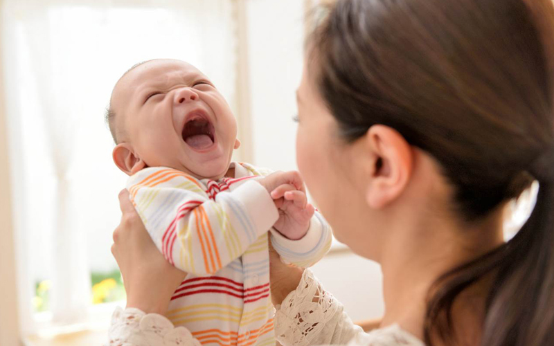 Caffeine trong sữa mẹ có gây hại cho em bé?