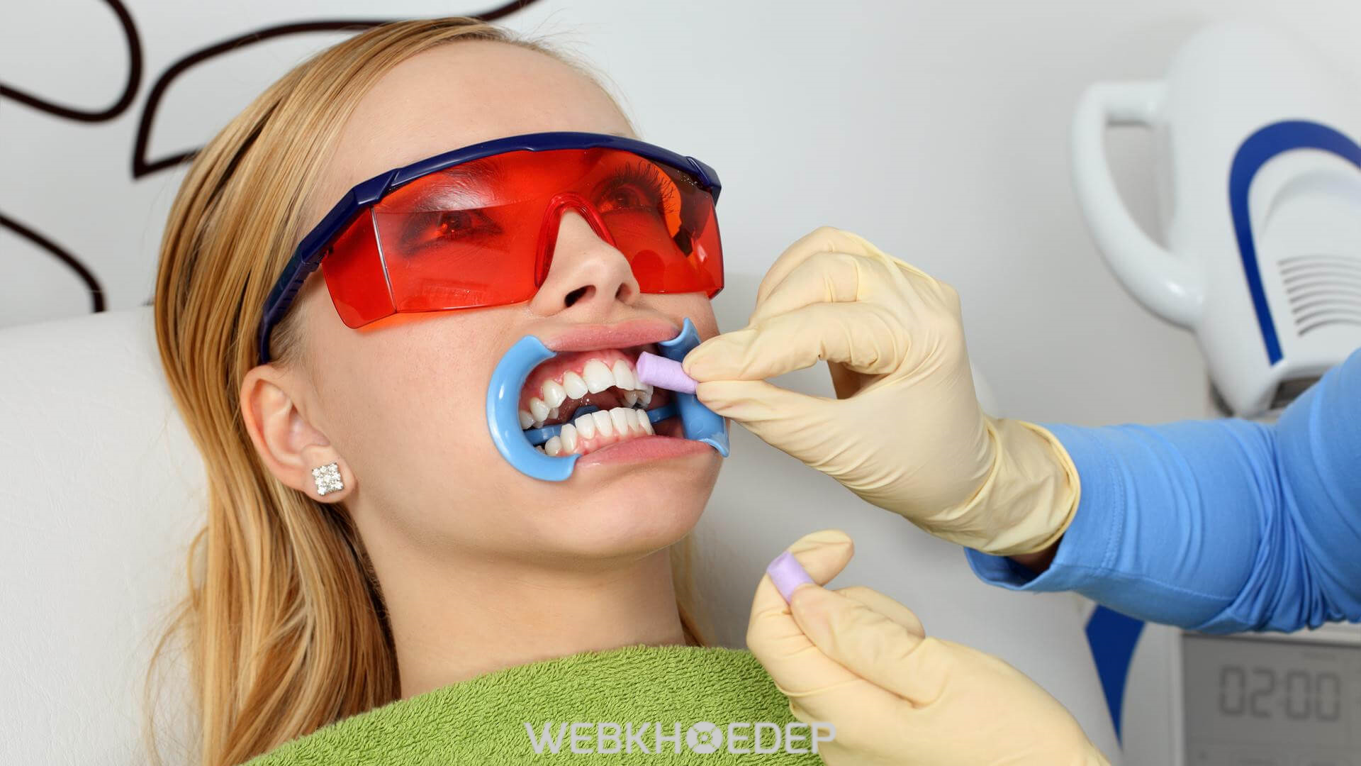 Tẩy trắng răng công nghệ Quang Hoạt Hóa - Dr.Hana mang lại vẻ đẹp hoàn hảo cho hàm răng của bạn 