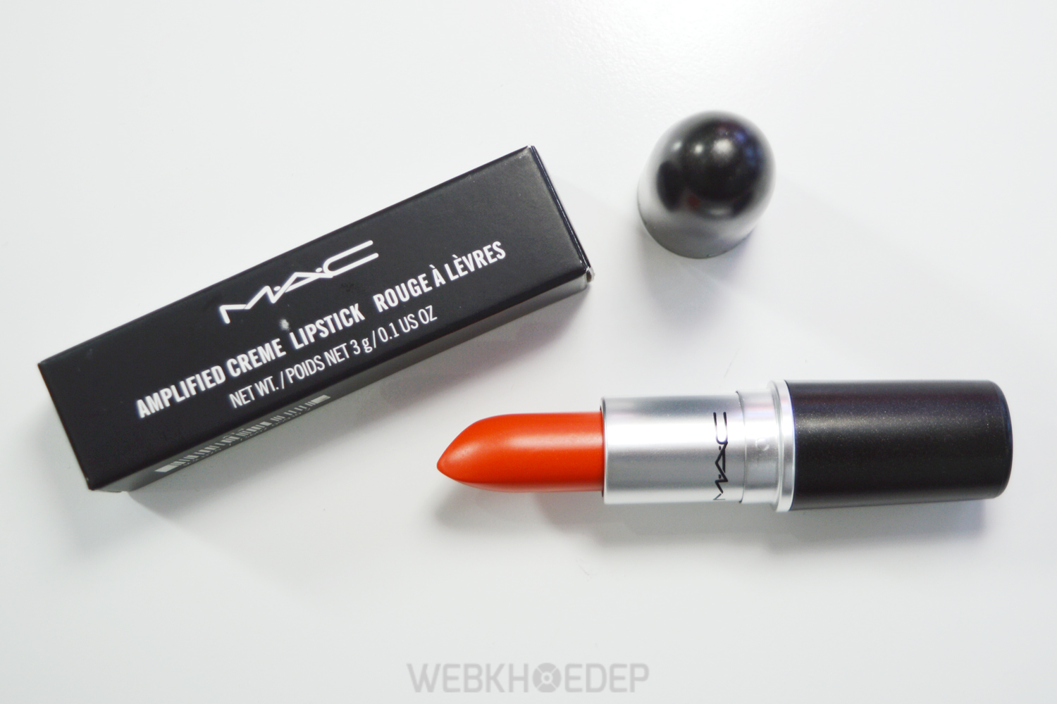 Dòng son MAC Amplified Creme sắc cam  lên màu cực chuẩn, đánh đậm hay nhẹ đều tạo điểm nhấn riêng 